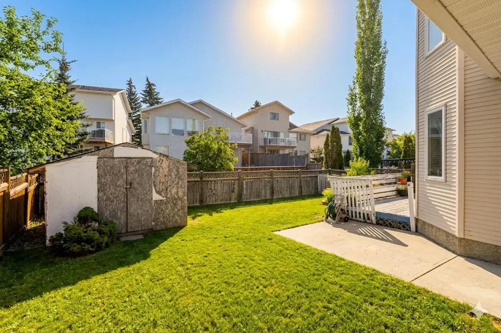 63 Hawkmount Green NW Calgary AB T3G 3T9