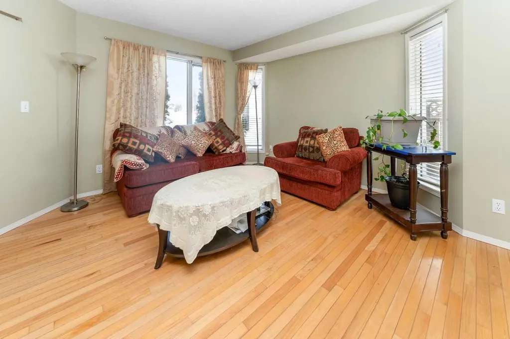 63 Hawkmount Green NW Calgary AB T3G 3T9