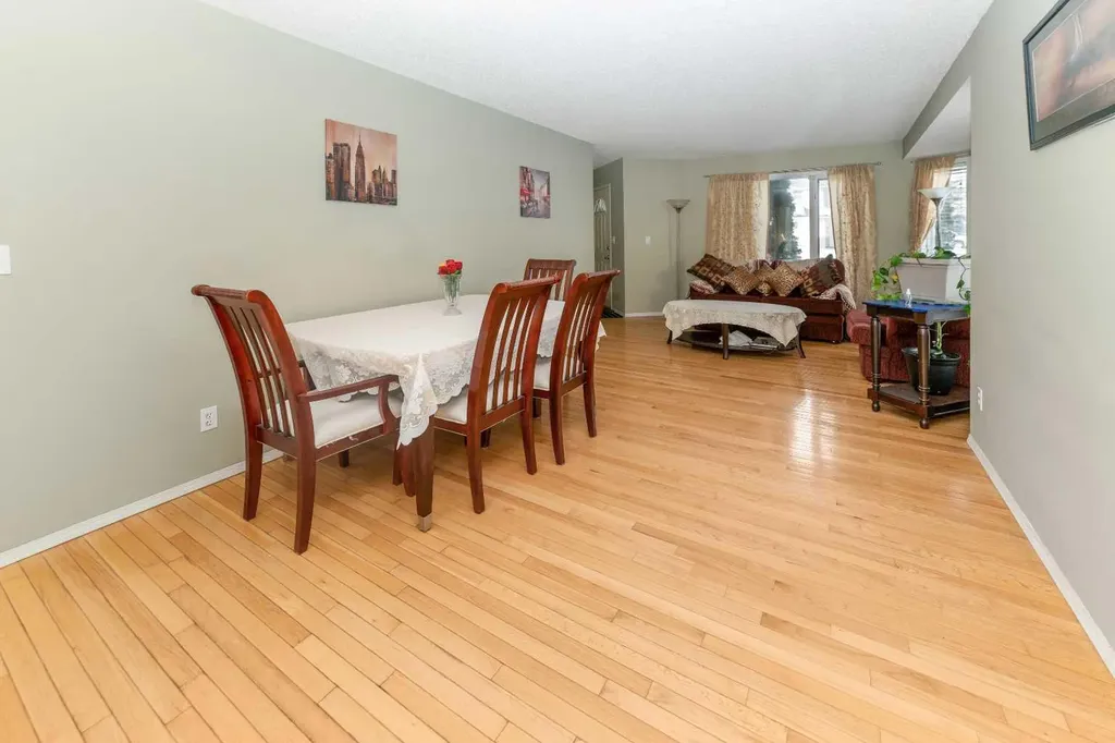 63 Hawkmount Green NW Calgary AB T3G 3T9