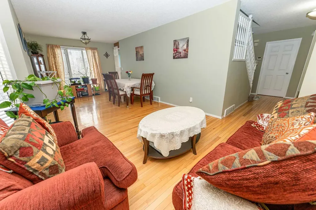 63 Hawkmount Green NW Calgary AB T3G 3T9