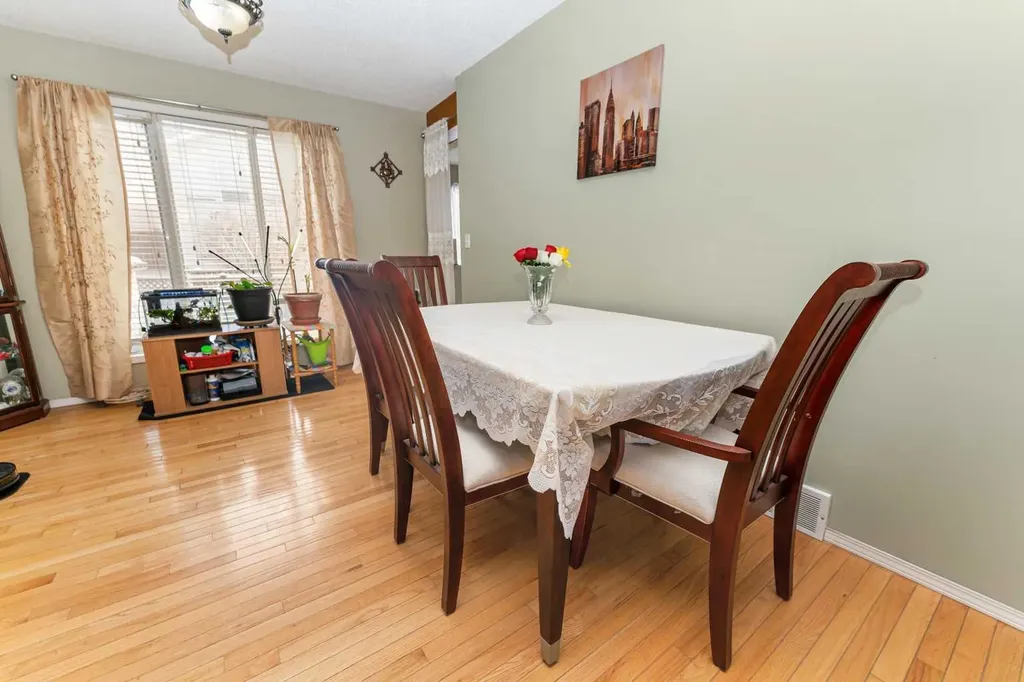63 Hawkmount Green NW Calgary AB T3G 3T9