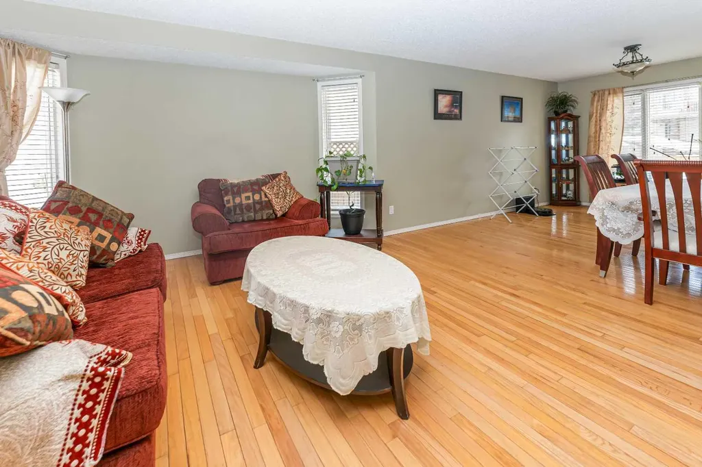 63 Hawkmount Green NW Calgary AB T3G 3T9