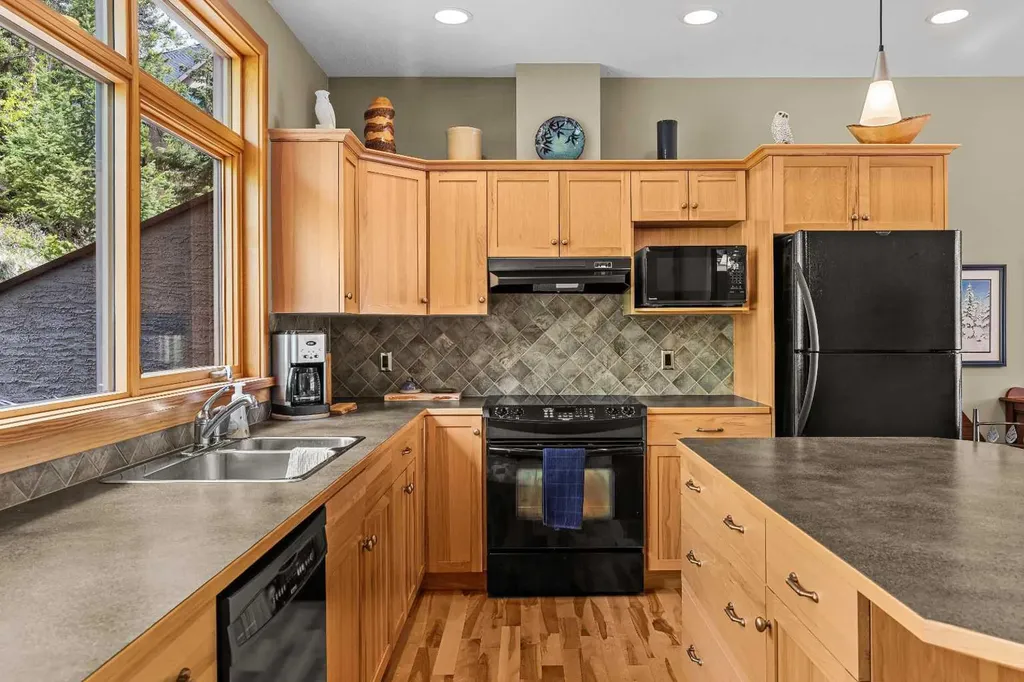 137 Wapiti Close Canmore AB T1W3B2