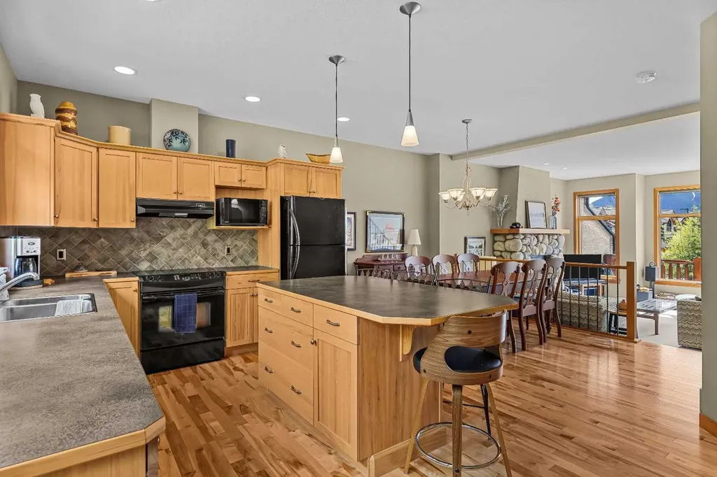 137 Wapiti Close Canmore AB T1W3B2