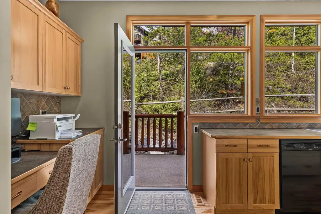 137 Wapiti Close Canmore AB T1W3B2