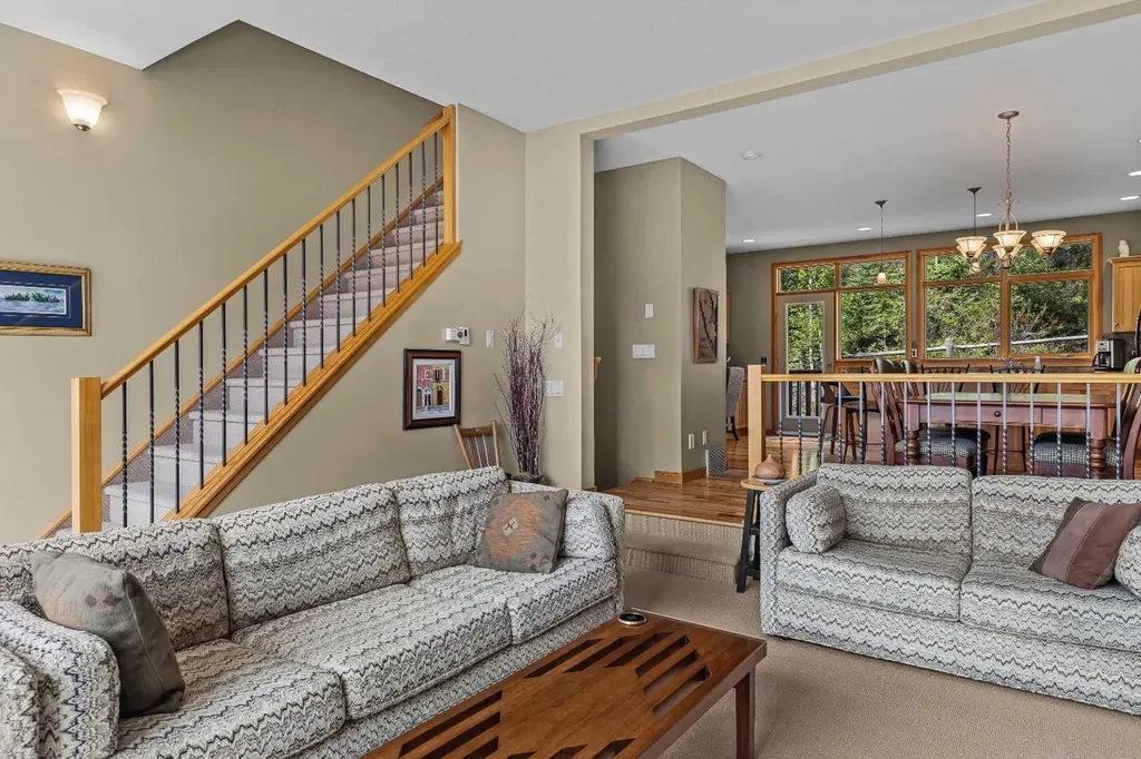 137 Wapiti Close Canmore AB T1W3B2