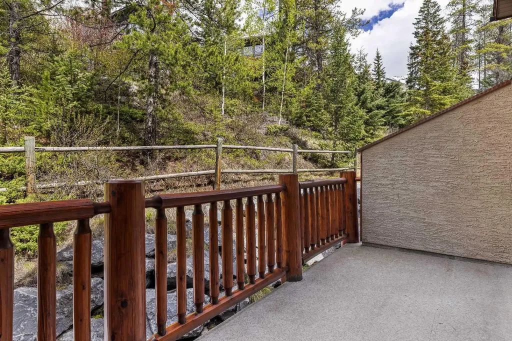 137 Wapiti Close Canmore AB T1W3B2