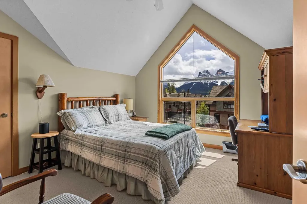 137 Wapiti Close Canmore AB T1W3B2