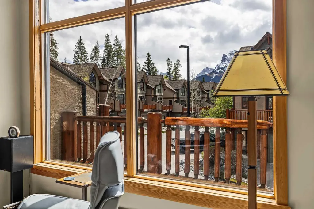 137 Wapiti Close Canmore AB T1W3B2