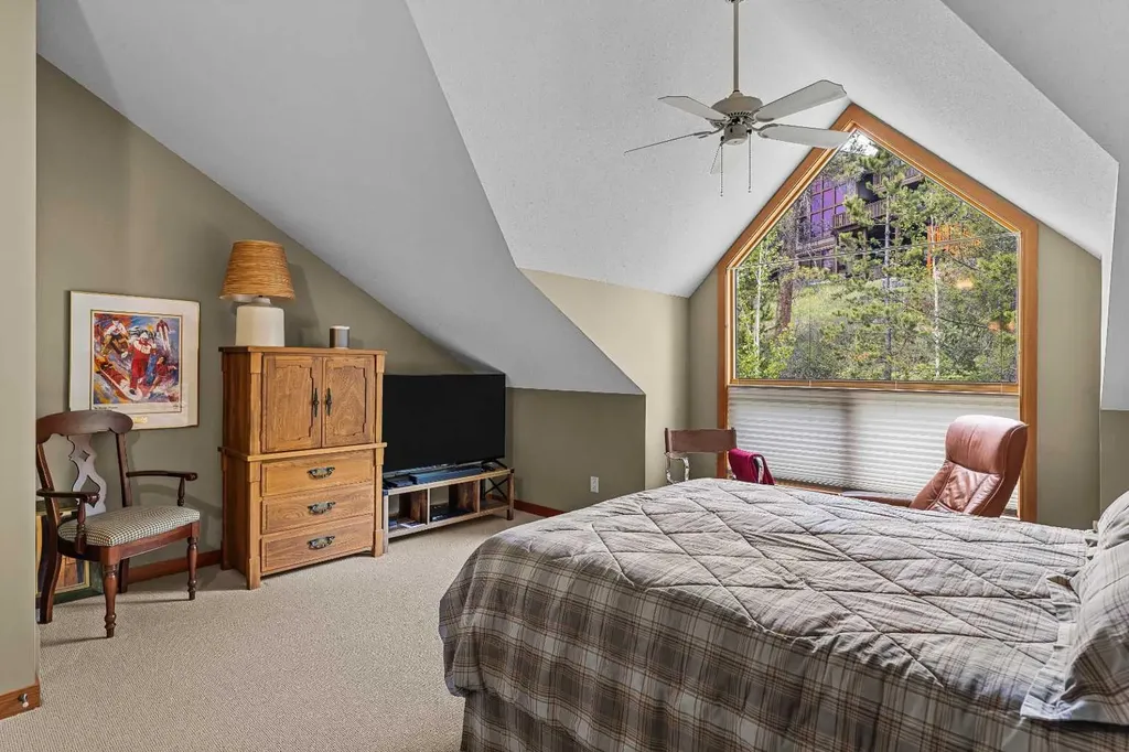 137 Wapiti Close Canmore AB T1W3B2