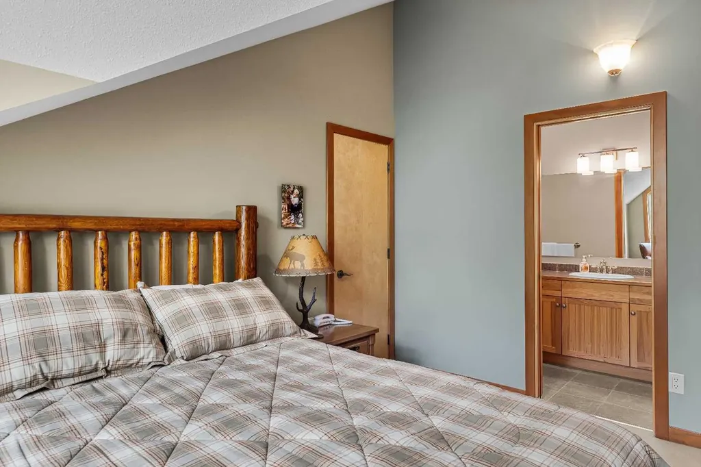 137 Wapiti Close Canmore AB T1W3B2