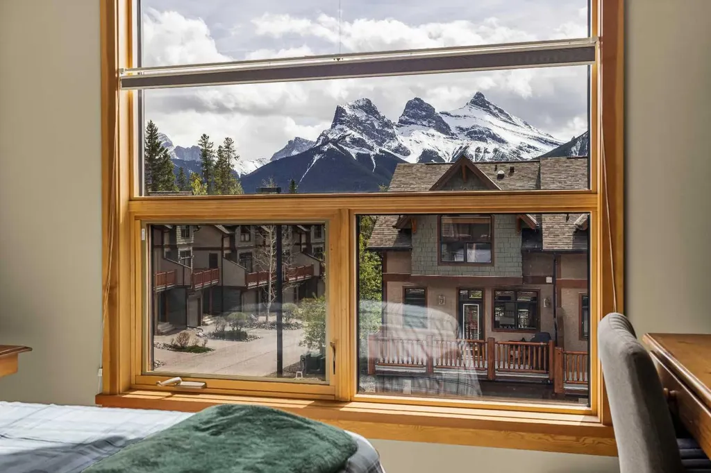 137 Wapiti Close Canmore AB T1W3B2