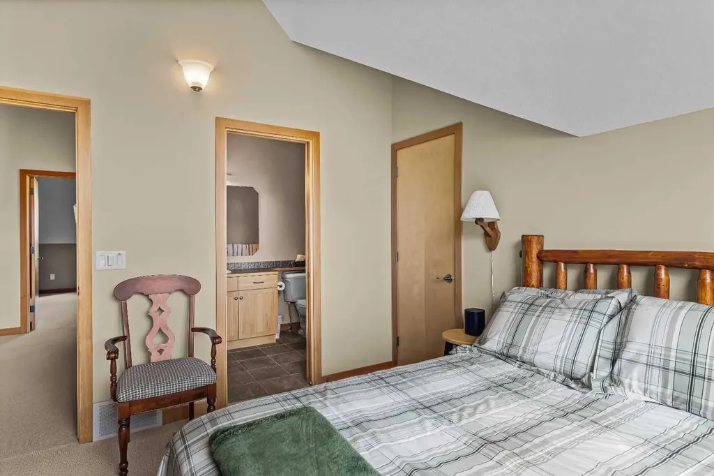 137 Wapiti Close Canmore AB T1W3B2