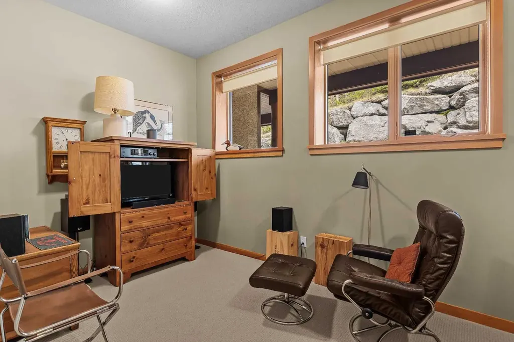 137 Wapiti Close Canmore AB T1W3B2