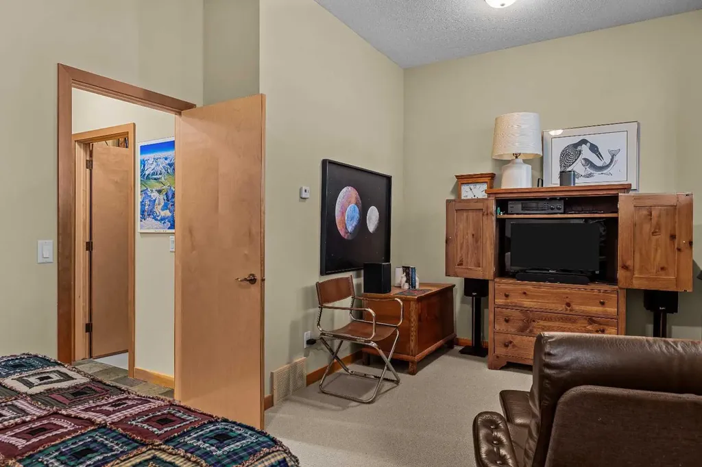 137 Wapiti Close Canmore AB T1W3B2