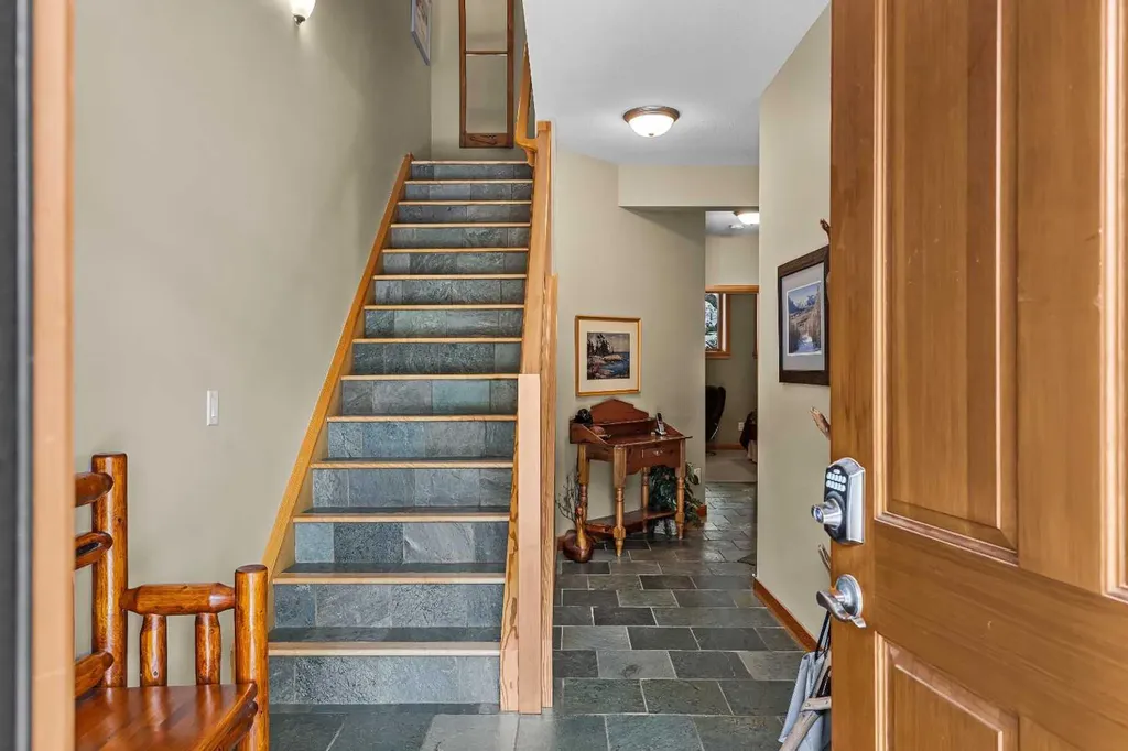 137 Wapiti Close Canmore AB T1W3B2