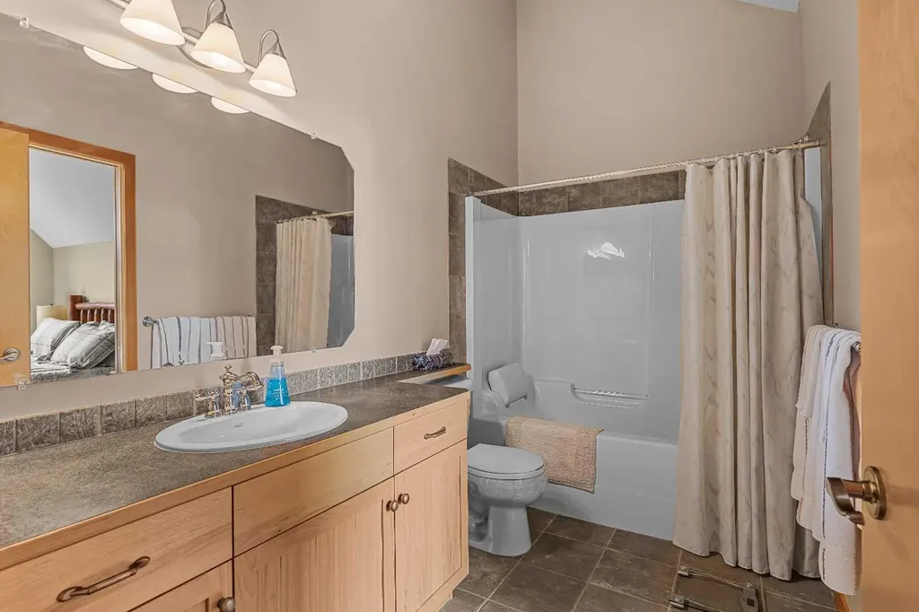 137 Wapiti Close Canmore AB T1W3B2