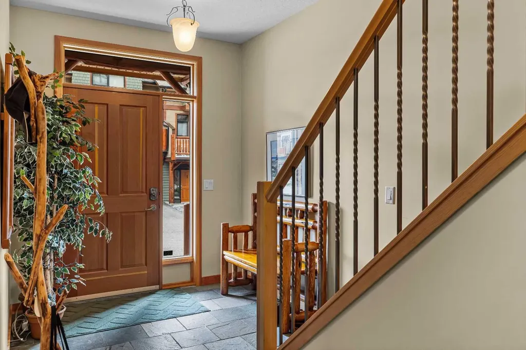 137 Wapiti Close Canmore AB T1W3B2