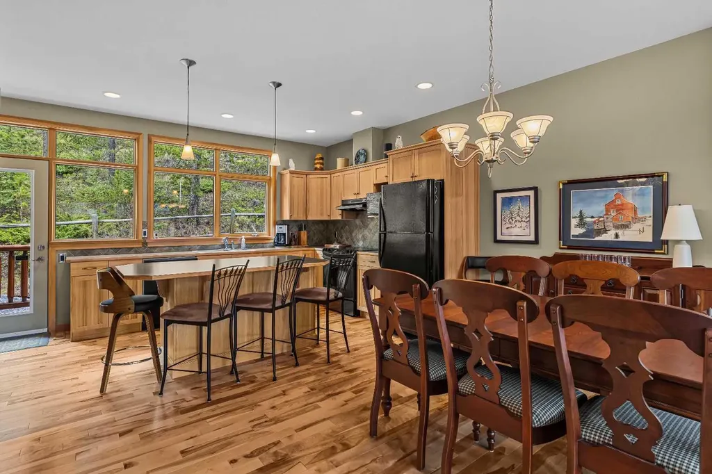 137 Wapiti Close Canmore AB T1W3B2