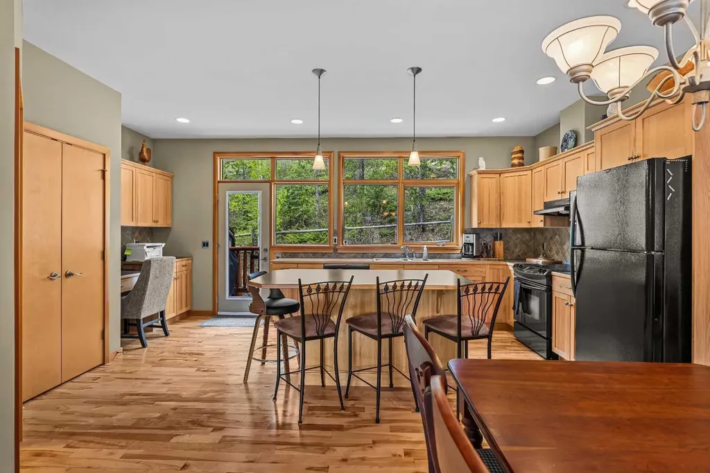 137 Wapiti Close Canmore AB T1W3B2