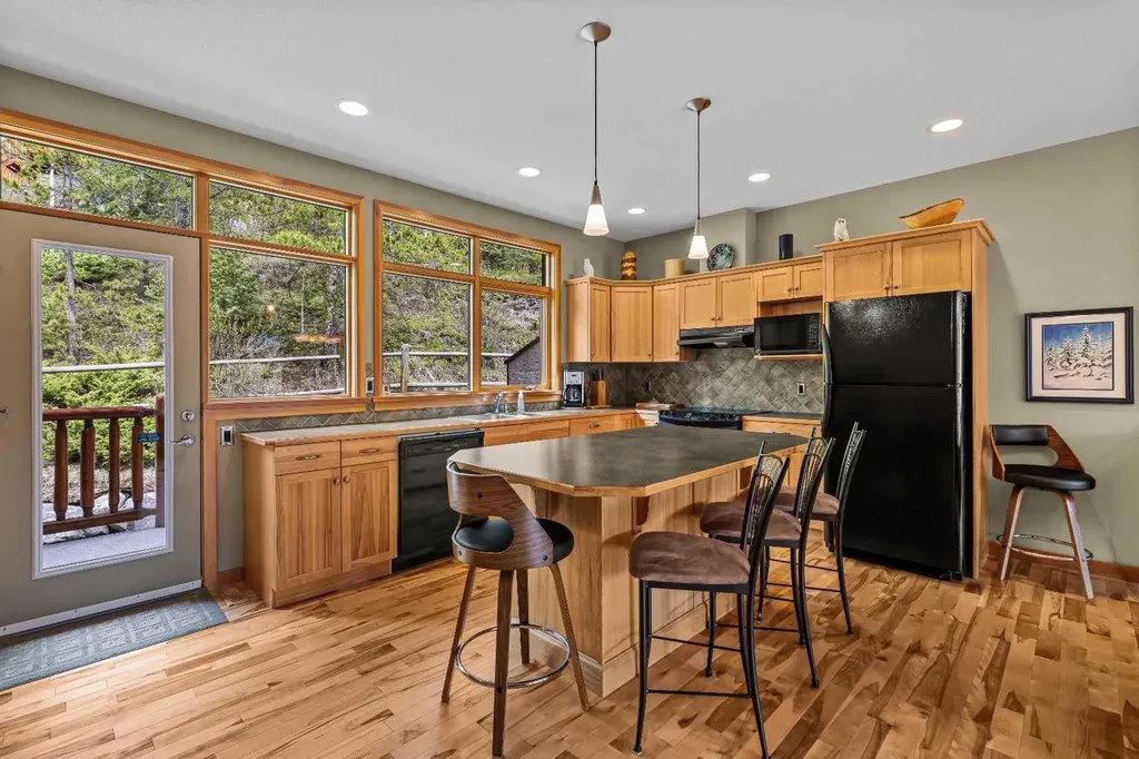 137 Wapiti Close Canmore AB T1W3B2