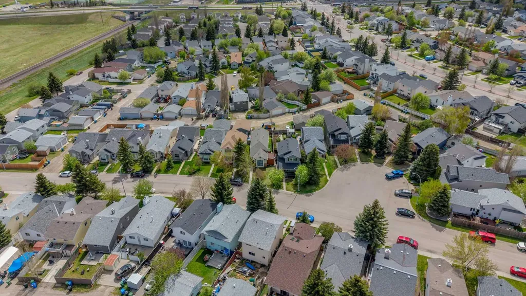51 Covington Rise NE Calgary AB T3K 4A9