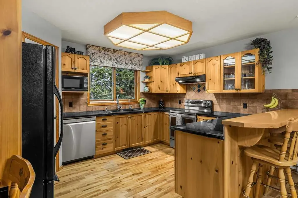 146 Cougar Point Road Canmore AB T1W 1A1