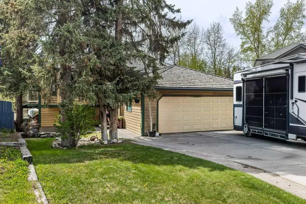 146 Cougar Point Road Canmore AB T1W 1A1