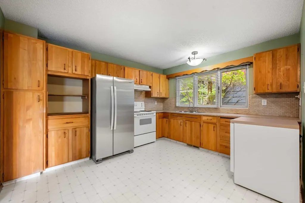 624 Willacy Drive SE Calgary AB T2J 2C9