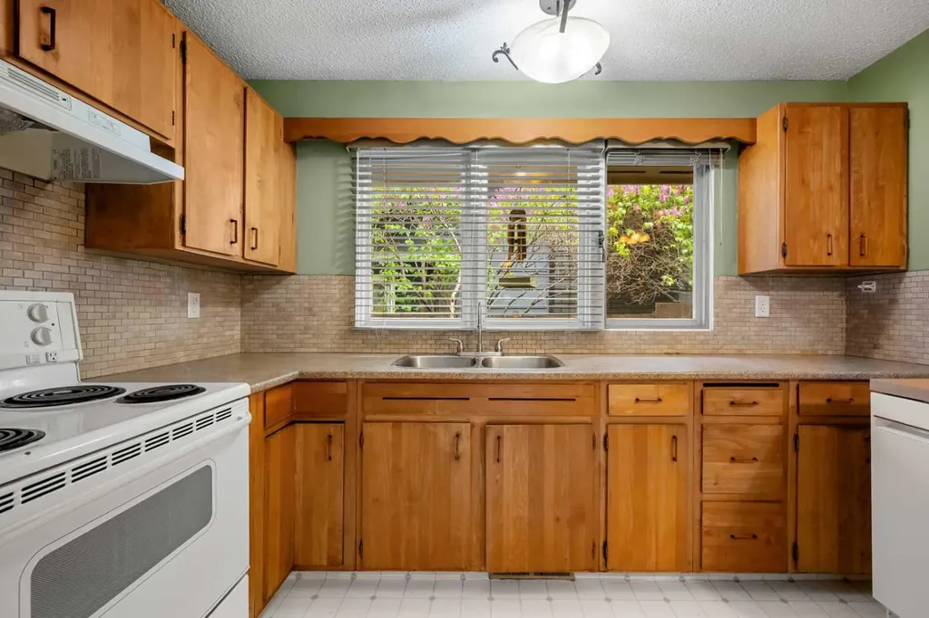 624 Willacy Drive SE Calgary AB T2J 2C9