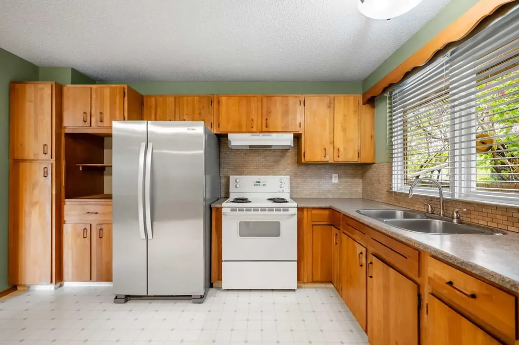 624 Willacy Drive SE Calgary AB T2J 2C9