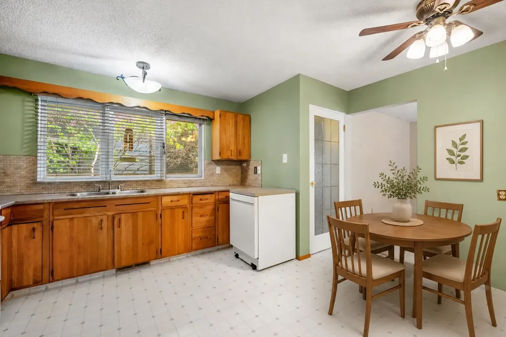624 Willacy Drive SE Calgary AB T2J 2C9