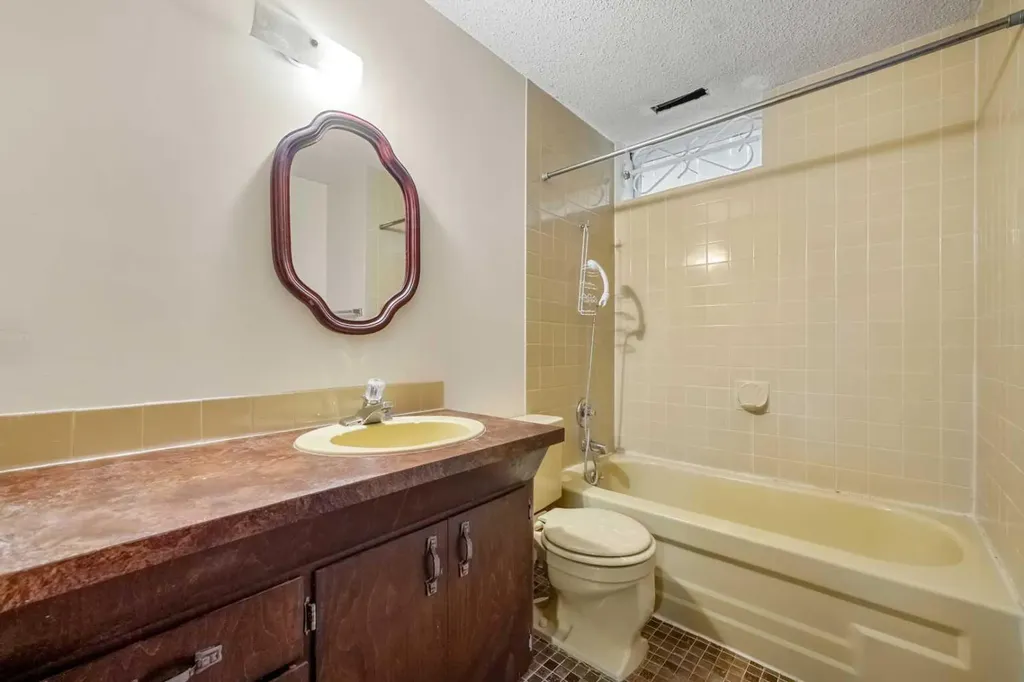 624 Willacy Drive SE Calgary AB T2J 2C9