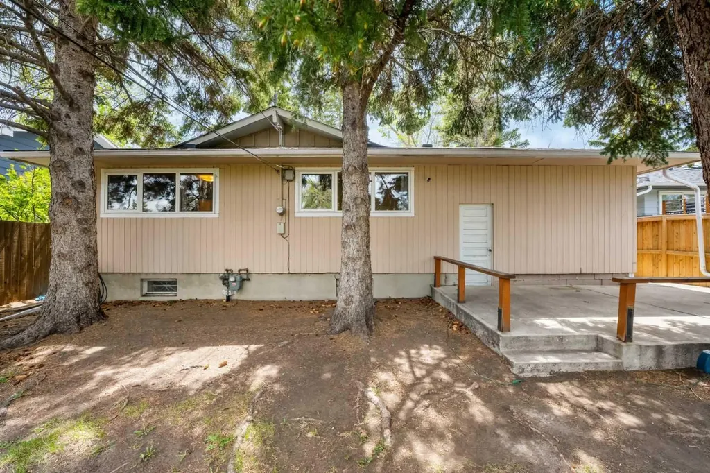624 Willacy Drive SE Calgary AB T2J 2C9