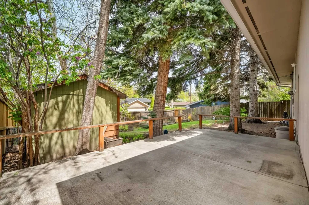 624 Willacy Drive SE Calgary AB T2J 2C9