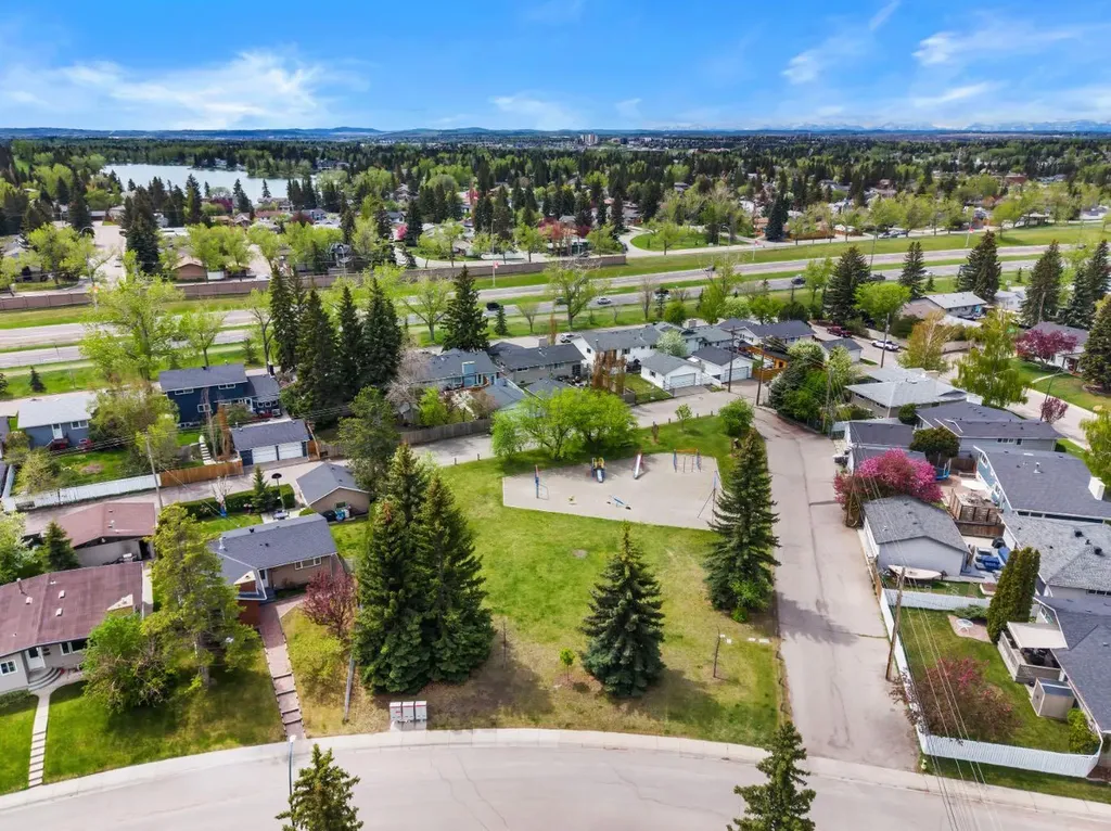 624 Willacy Drive SE Calgary AB T2J 2C9