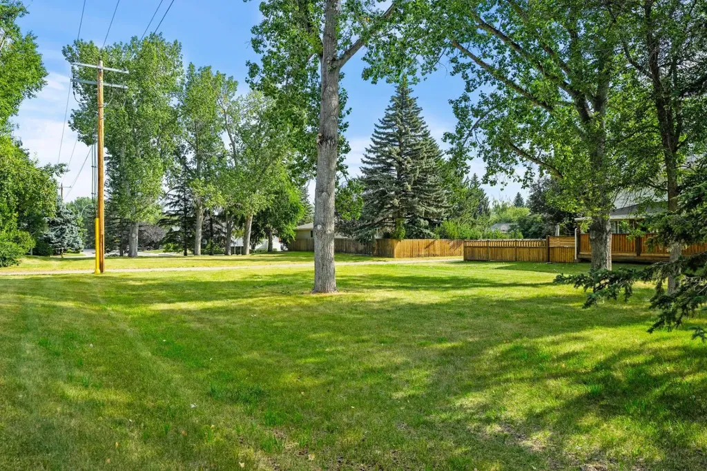 624 Willacy Drive SE Calgary AB T2J 2C9
