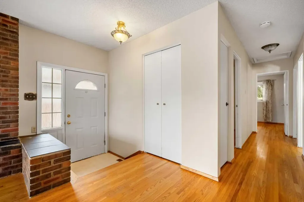 624 Willacy Drive SE Calgary AB T2J 2C9