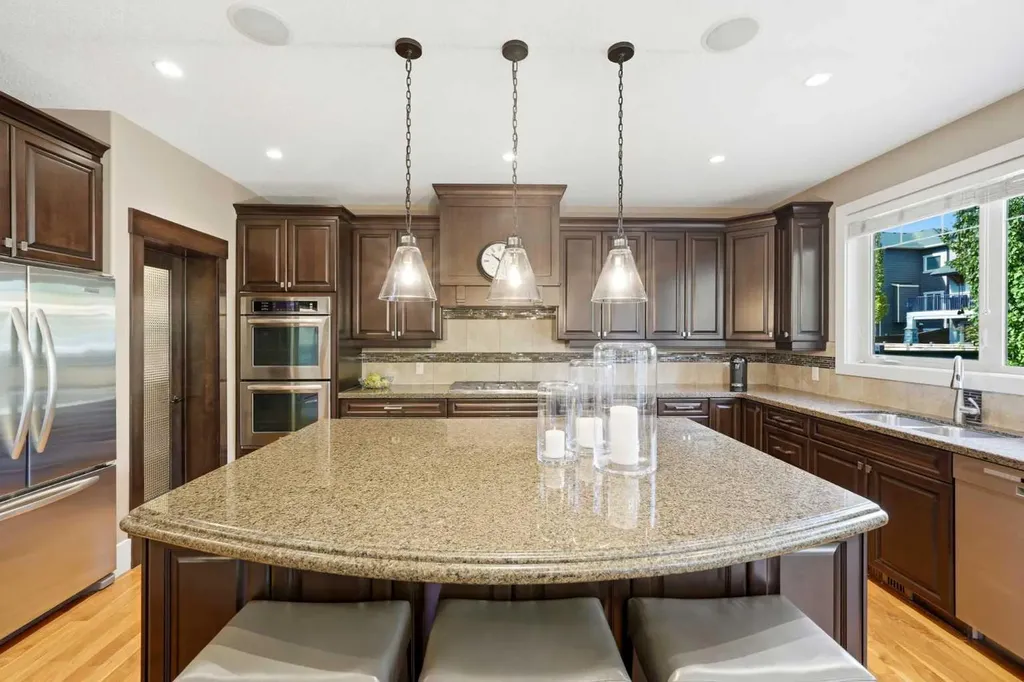 214 Aspen Glen Place SW Calgary AB T3H 0E8