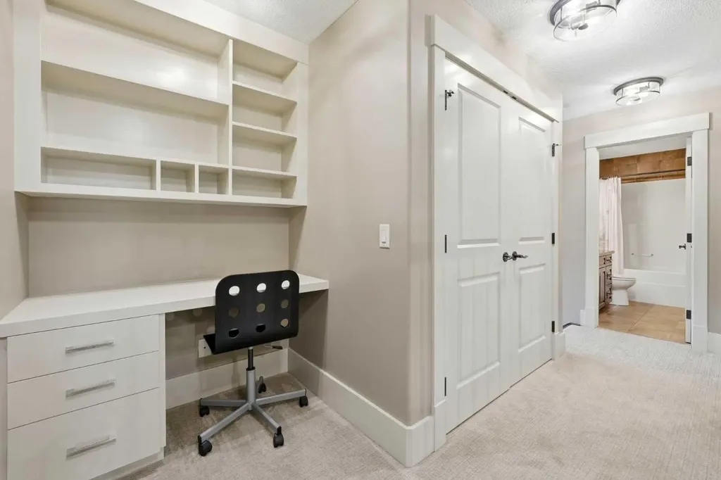 214 Aspen Glen Place SW Calgary AB T3H 0E8