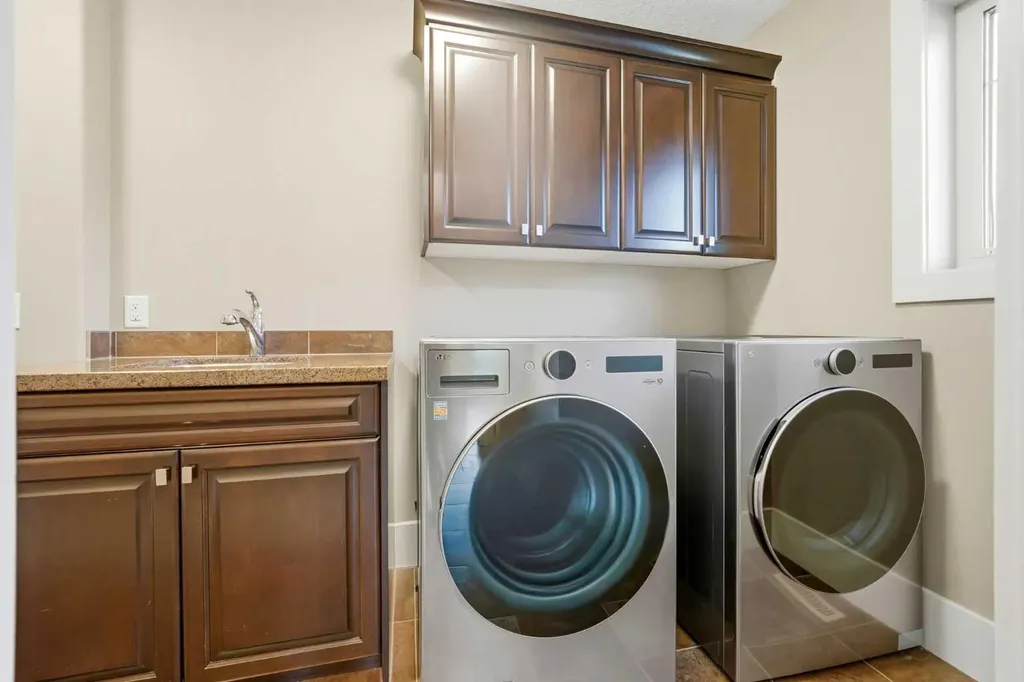 214 Aspen Glen Place SW Calgary AB T3H 0E8