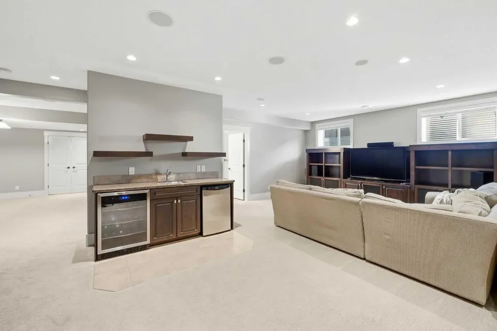 214 Aspen Glen Place SW Calgary AB T3H 0E8