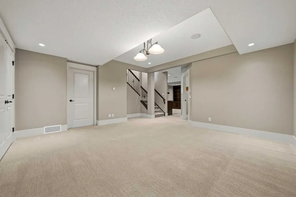 214 Aspen Glen Place SW Calgary AB T3H 0E8