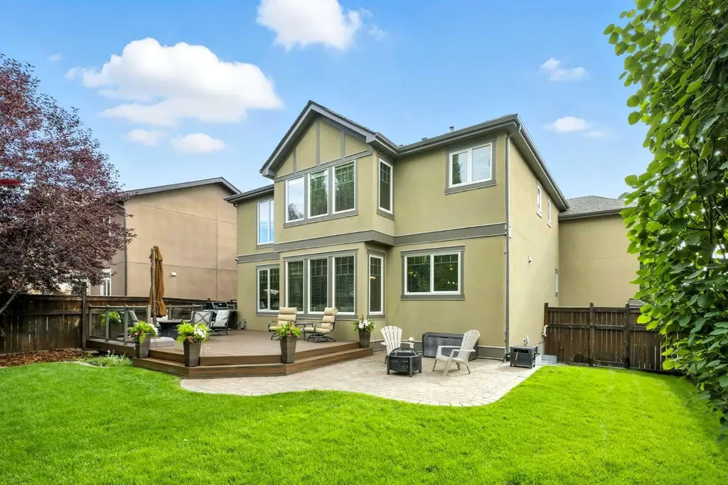 214 Aspen Glen Place SW Calgary AB T3H 0E8