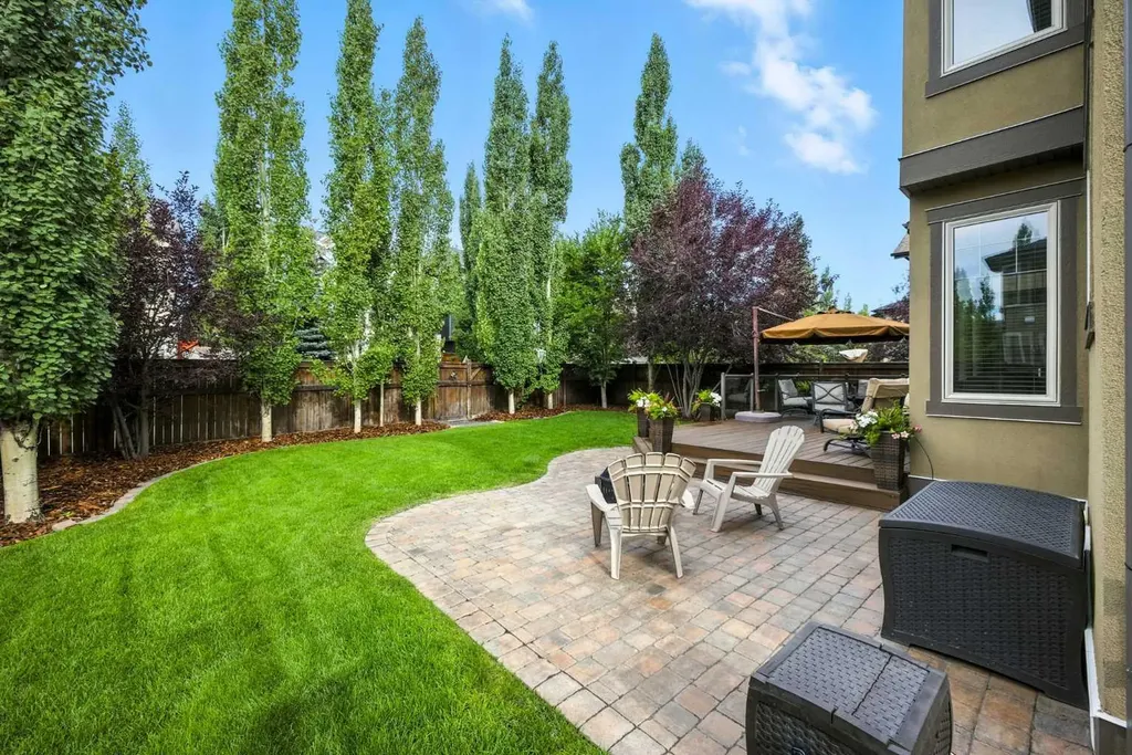 214 Aspen Glen Place SW Calgary AB T3H 0E8