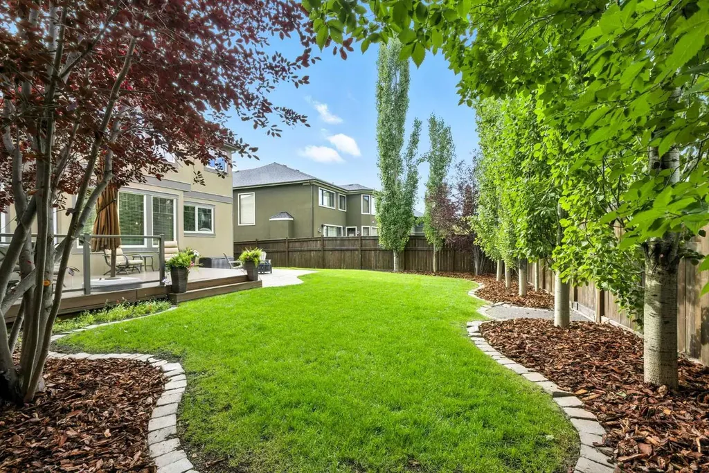 214 Aspen Glen Place SW Calgary AB T3H 0E8