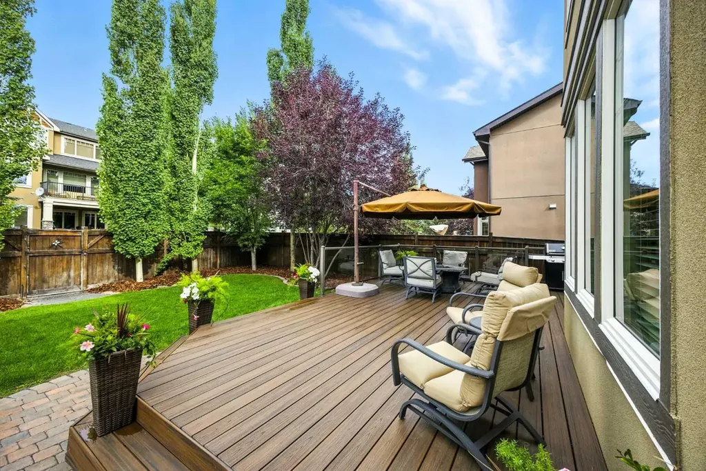 214 Aspen Glen Place SW Calgary AB T3H 0E8