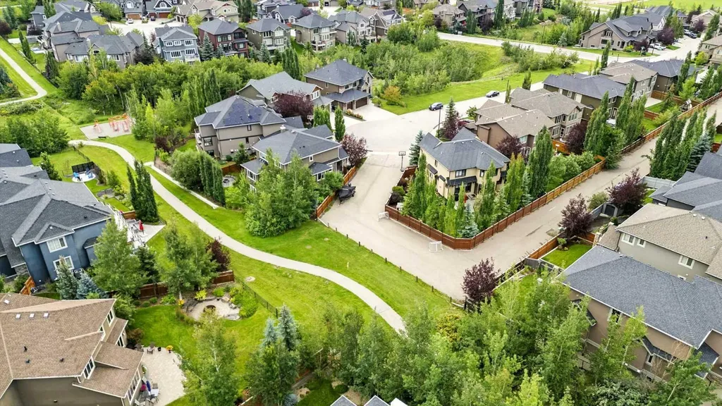 214 Aspen Glen Place SW Calgary AB T3H 0E8
