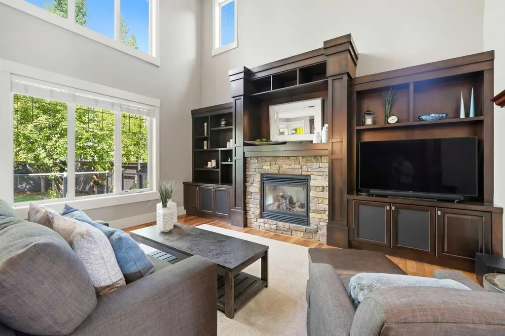 214 Aspen Glen Place SW Calgary AB T3H 0E8