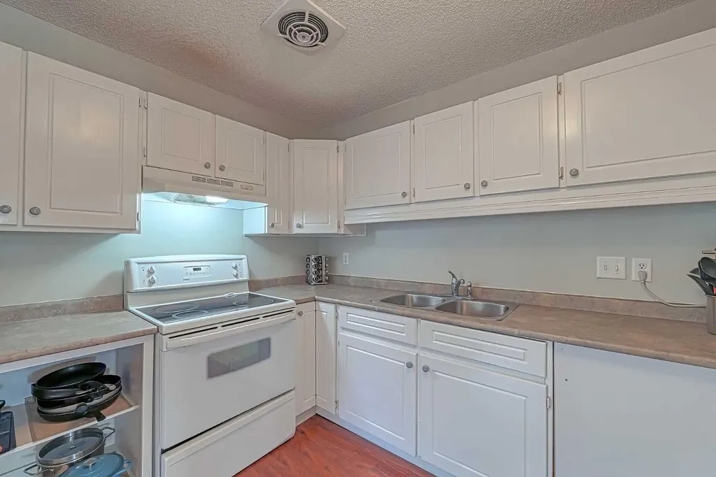 328 6 Street Irricana AB T0M1B0